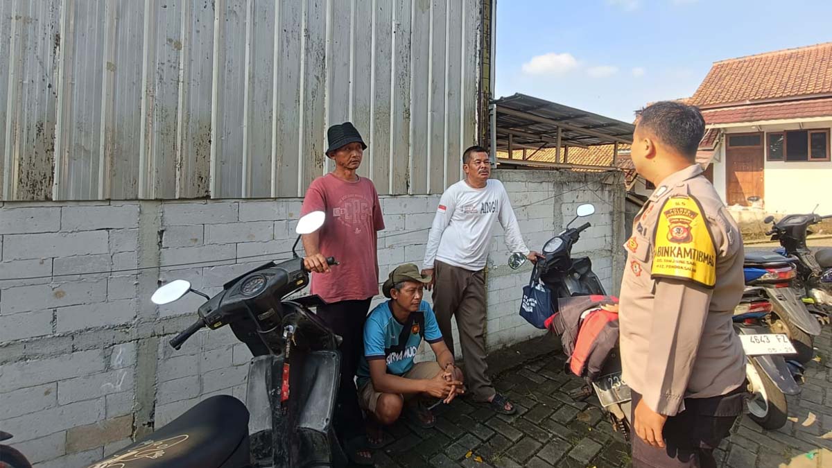 Bhabinkamtibmas Sering Keliling Desa, Ternyata Ini yang Dilakukan Saat Sambangi Warga